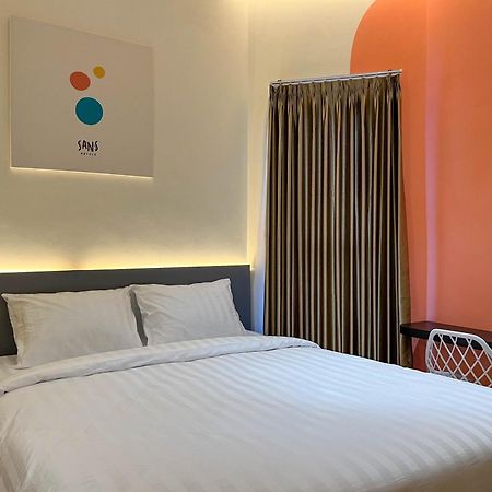 Sans Hotel Premiere Majapahit Семаранг Екстериор снимка