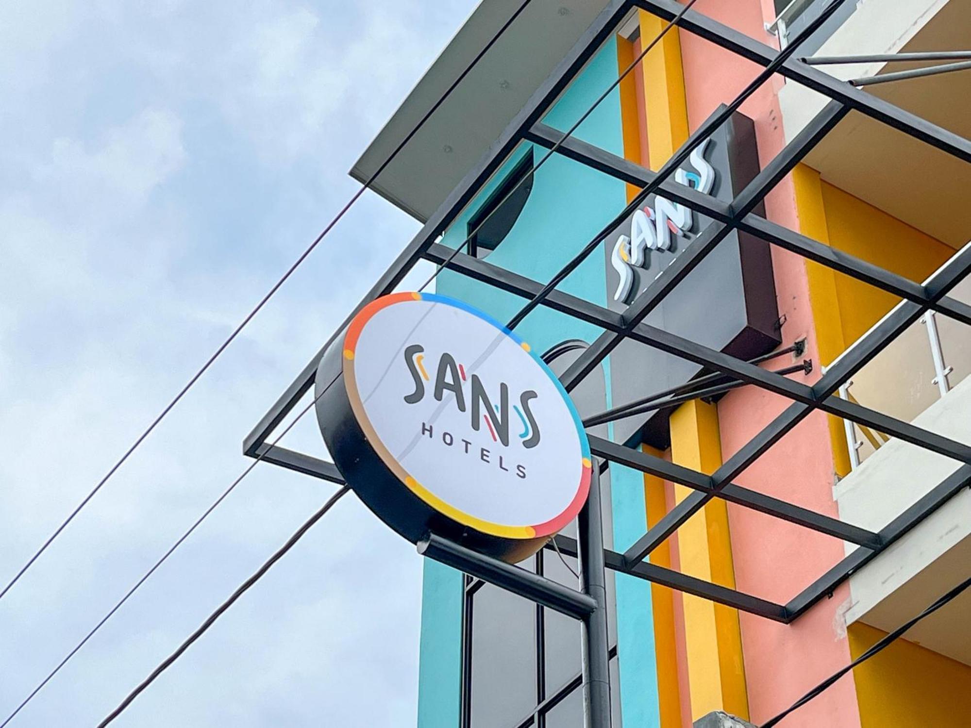 Sans Hotel Premiere Majapahit Семаранг Екстериор снимка