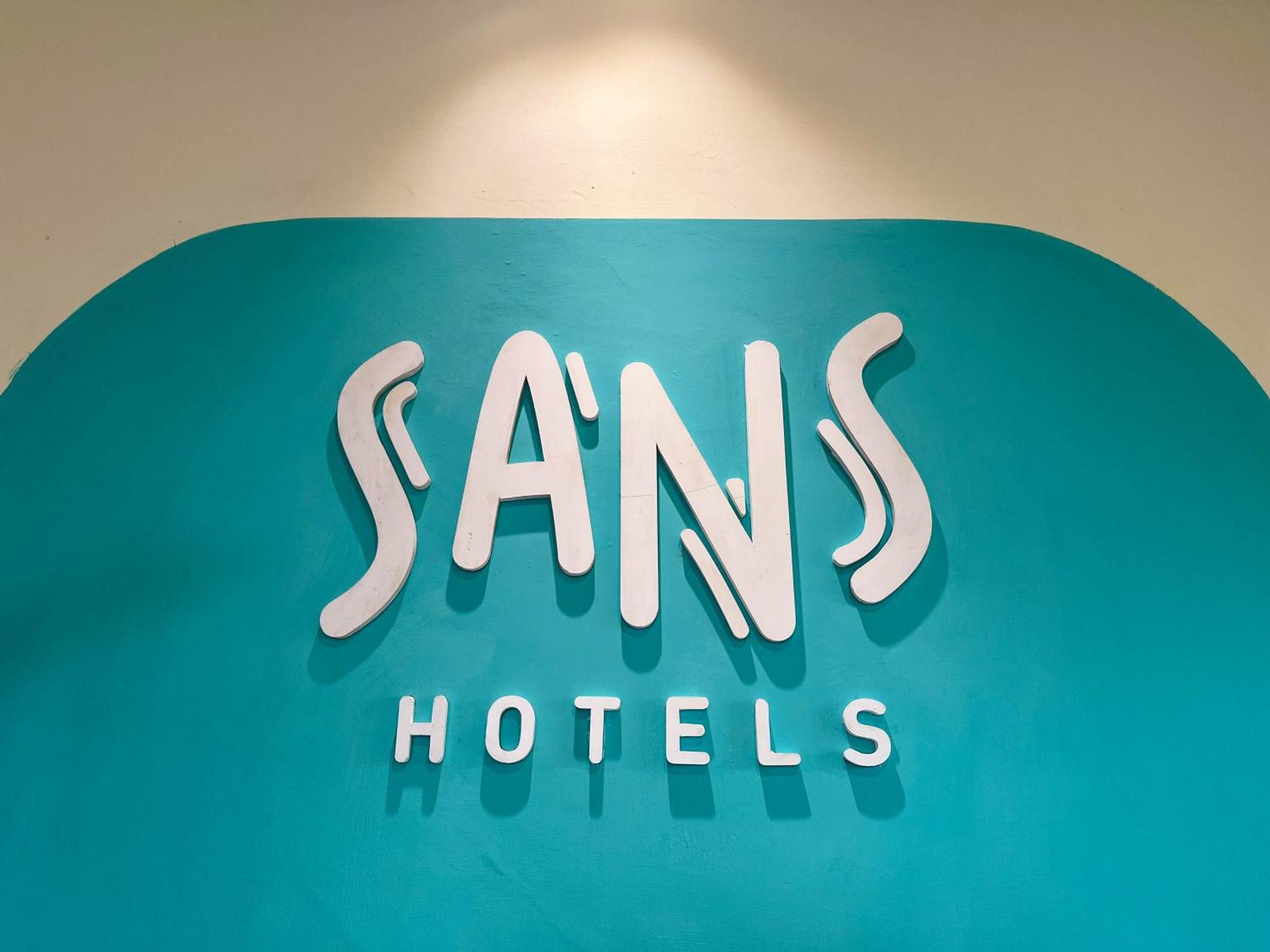 Sans Hotel Premiere Majapahit Семаранг Екстериор снимка