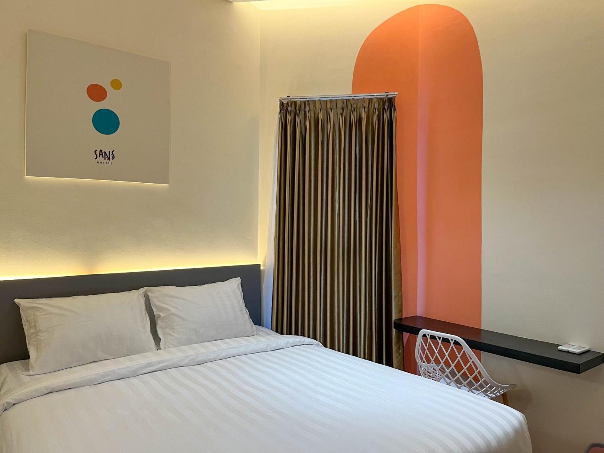 Sans Hotel Premiere Majapahit Семаранг Екстериор снимка