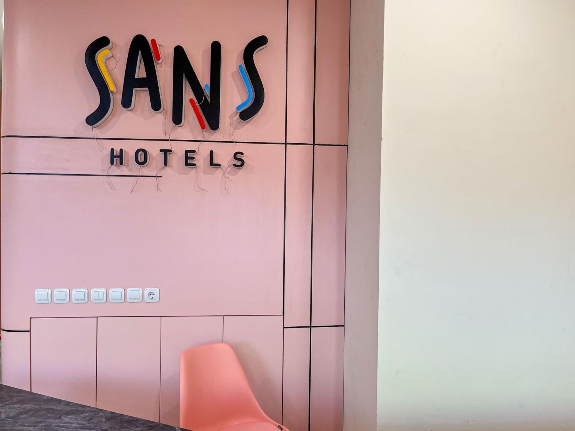 Sans Hotel Premiere Majapahit Семаранг Екстериор снимка