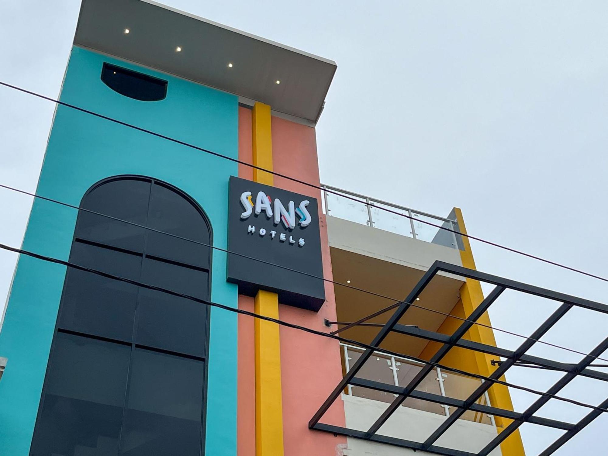 Sans Hotel Premiere Majapahit Семаранг Екстериор снимка